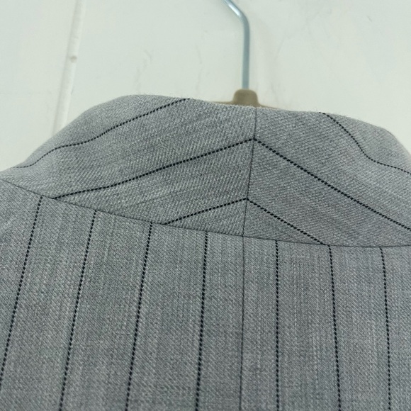 Ann Taylor Gray Pinstripe Blazer Size 10 - Picture 13 of 15
